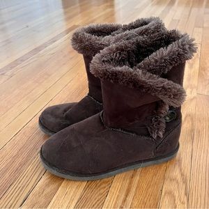 Youth size 4 fluffy boots